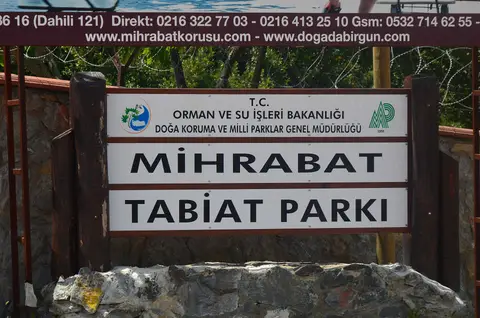 Mihrabat Tabiat Parkı girişindeki park tabelası