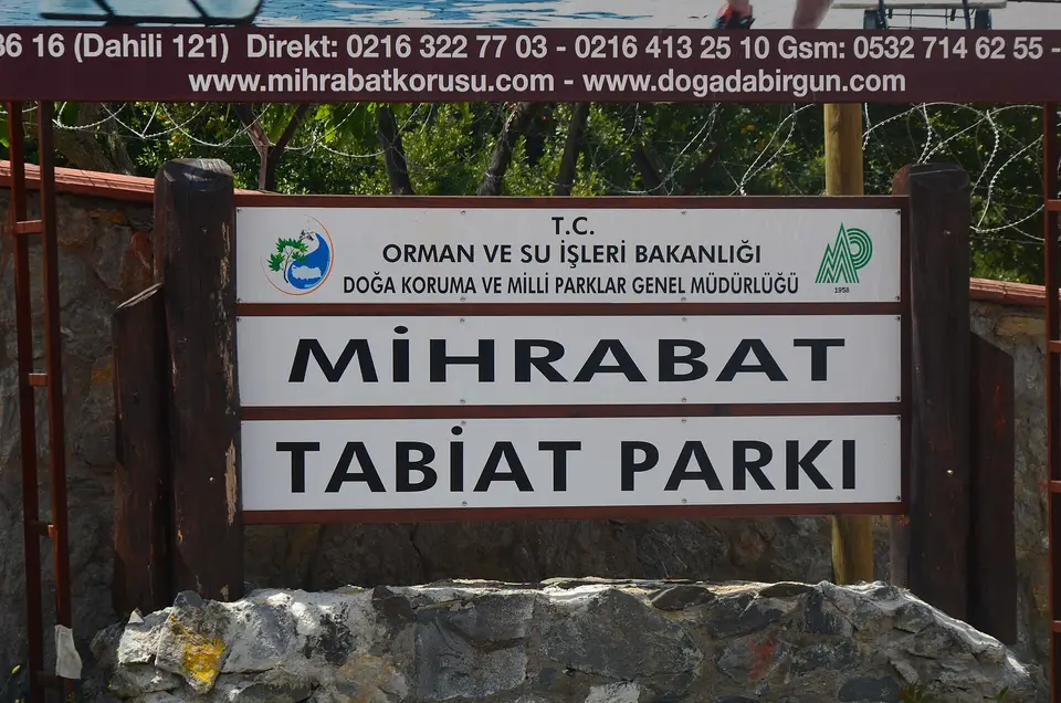 Mihrabat Tabiat Parkı girişindeki park tabelası